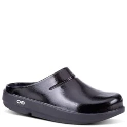 OOFOS Women's Oocloog Luxe Clogs - Black